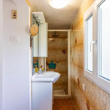 Apartment Casa Gian By Interhome